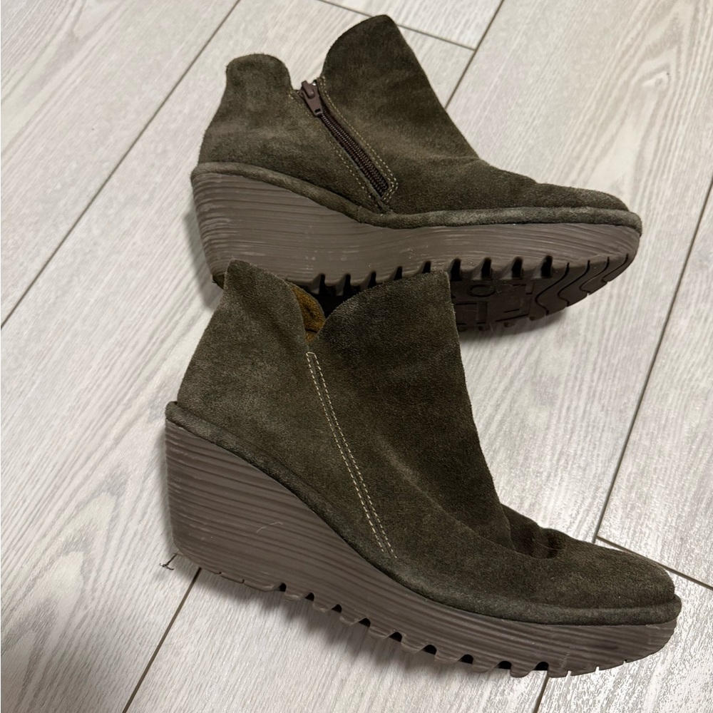 Fly London Yip wedge ankle booties 38 olive green suede leather classic casual